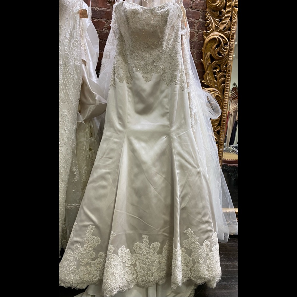 Strapless Satin and Beaded Lace Fit and Flare Gown Ivory Sz.10
